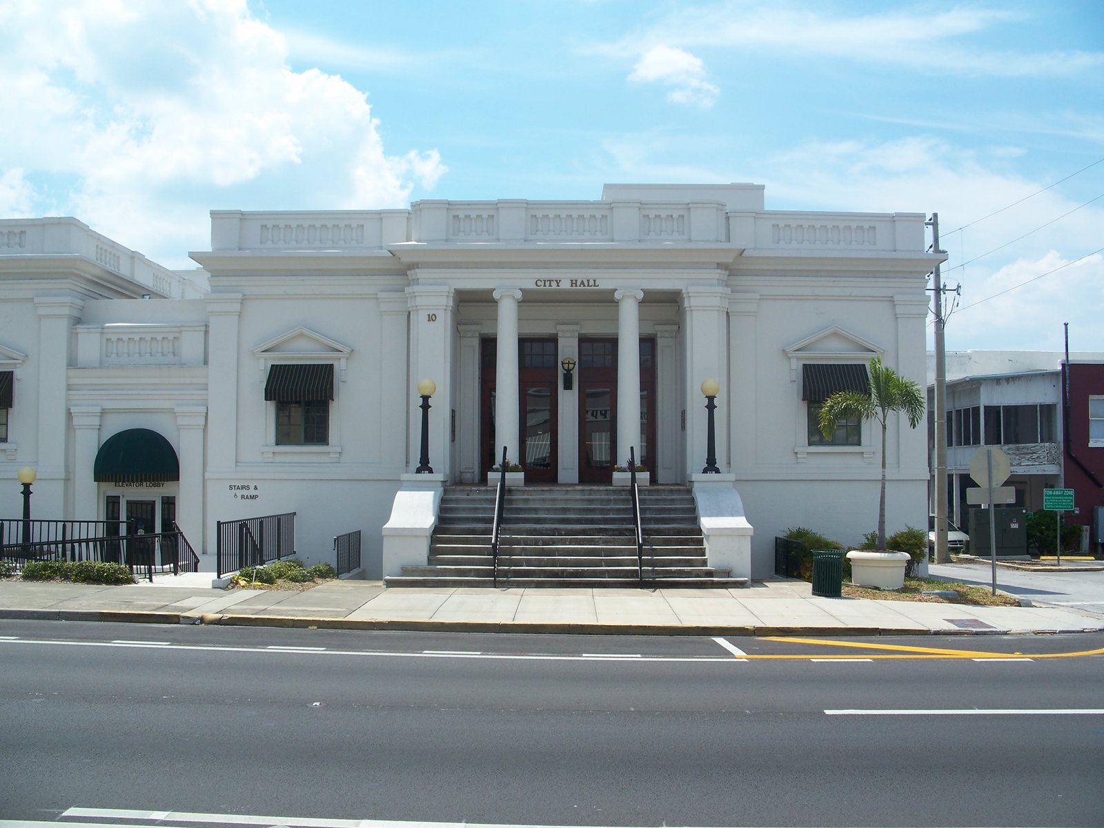 - Discover the Charm⁤ and Convenience of‍ Eustis FL: The Perfect‍ Location⁣ for Your New ⁣Home!